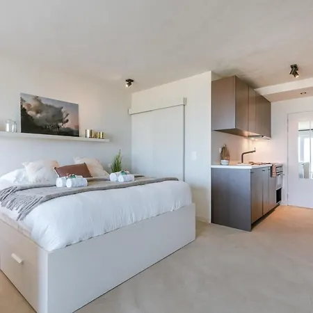 Huswell - Modern With Magnificent Seaview Apartment