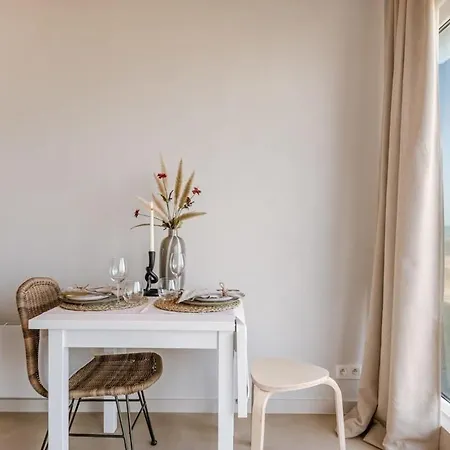 Huswell - Modern With Magnificent Seaview Apartment *