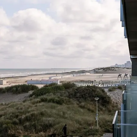 Huswell - Modern With Magnificent Seaview Apartment